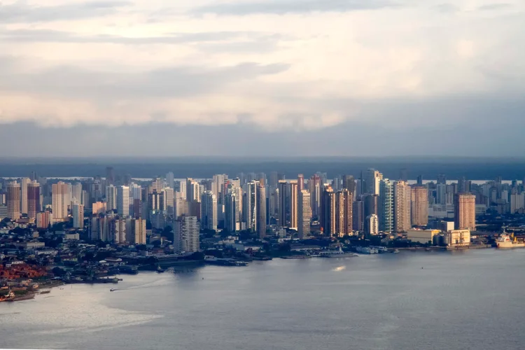 Chuva recorde leva Belém a decretar emergência às vésperas da COP30