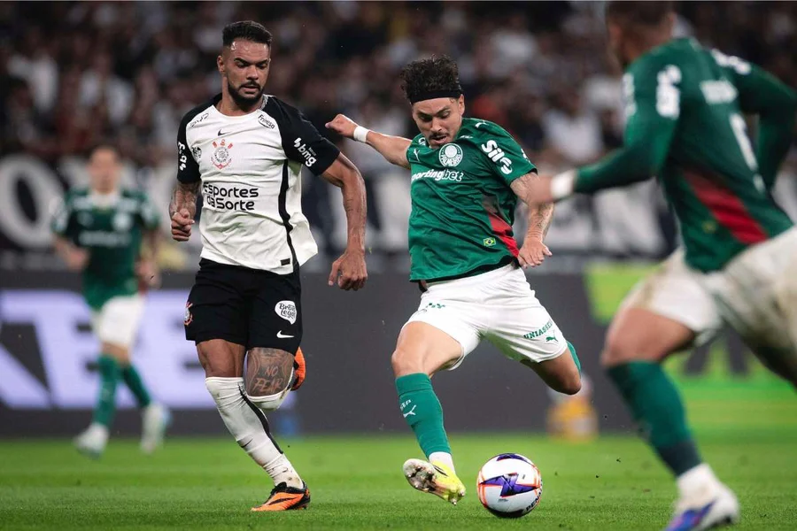 O Campeonato Brasileiro 2026 chega à sua 11ª rodada com o termômetro nas alturas. Após os compromissos continentais, as maiores rivalidades do país entram em campo entre sábado (11/04) e domingo (12/04). Para os apostadores, o equilíbrio é a palavra de ordem, com odds atrativas em todos os mercados.