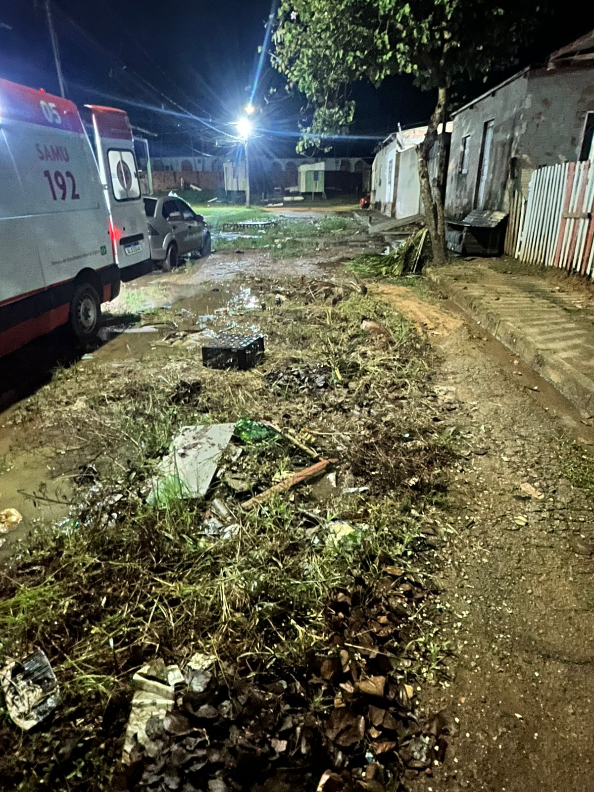 Cadeirante enfrenta dificuldades em rua sem condições de tráfego em bairro de Rio Branco