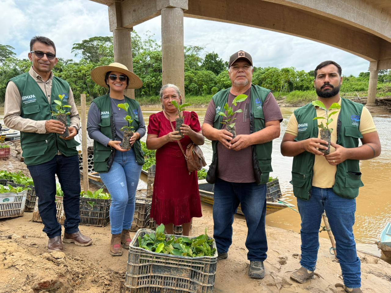 Cruzeiro do Sul distribui mudas de café do programa sustentável