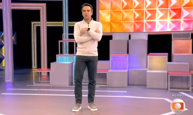 A reta final do BBB 26 elevou o nível das recompensas. Na dinâmica que acontece nesta sexta-feira (10/04), o participante que conquistar o colar do Anjo terá um privilégio que vai além da estratégia de jogo: a chance de sentir o toque de alguém de fora da casa mais vigiada do Brasil.