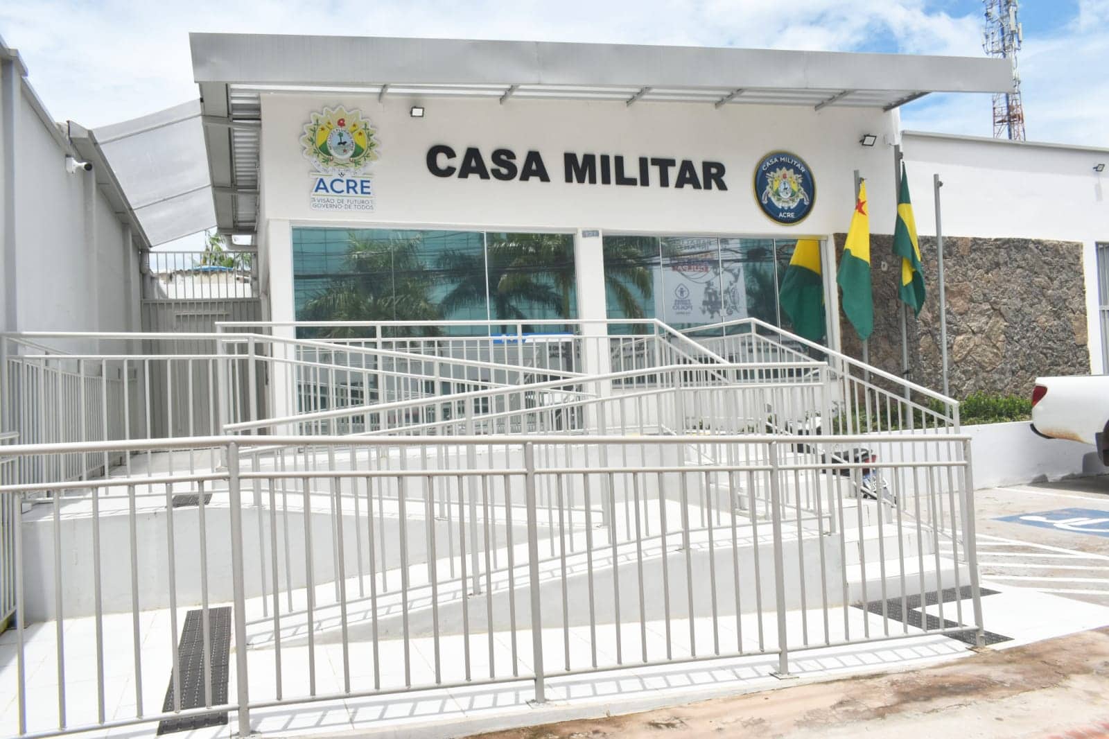 Mais de R$ 2,2 milhões: Casa Militar fecha contrato para gerir frota