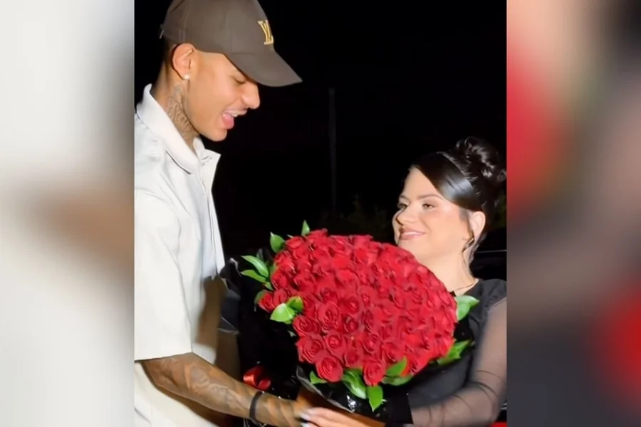 O cerco da Polícia Federal contra a estrutura financeira do MC Ryan SP alcançou nomes de peso do Instagram nesta quarta-feira (15/04). Chrys Dias, que se denomina empresário de Ryan, e sua esposa Débora Paixão, foram detidos sob a acusação de serem "financiadores relevantes" de um sistema que movimentou cifras astronômicas.