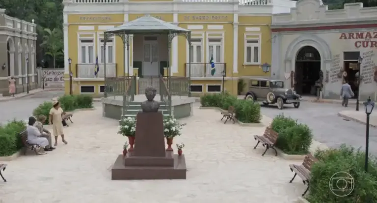 Atriz Erika Januza justifica falta de figurantes em cena e gera polêmica