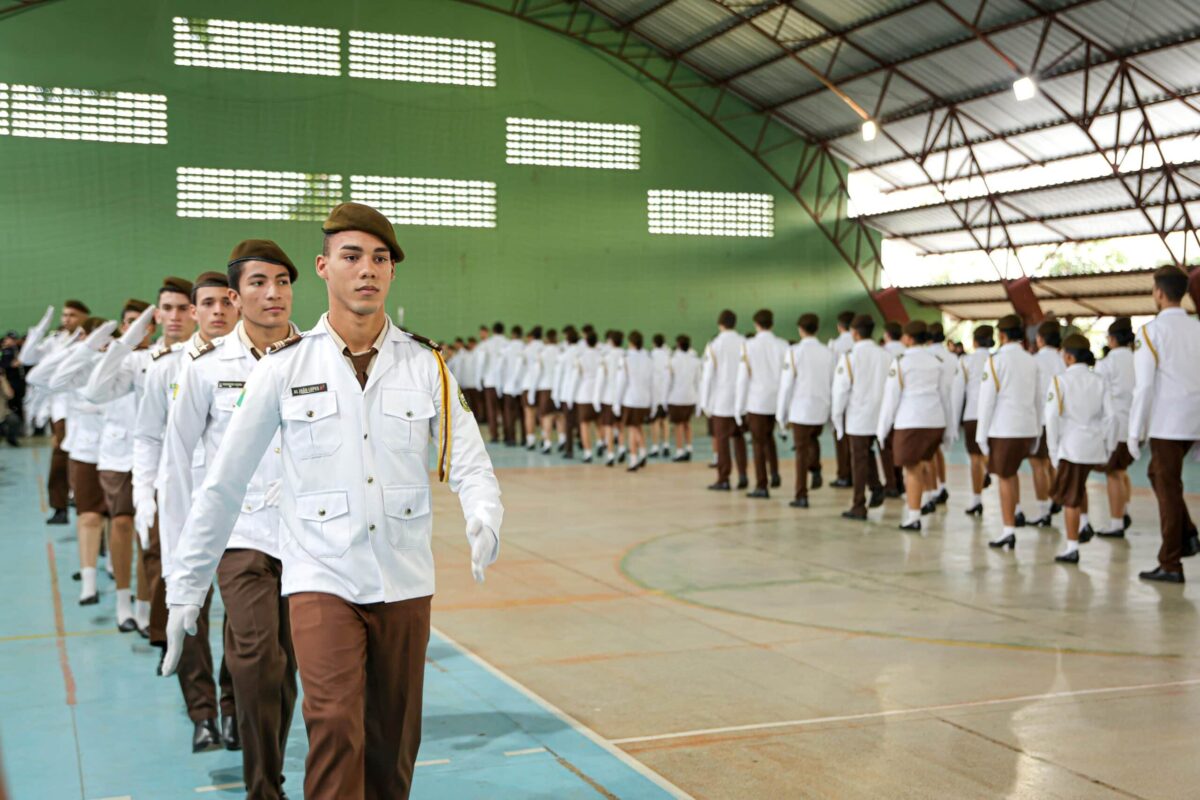 PM investe em tablets e tecnologia para colégio militar