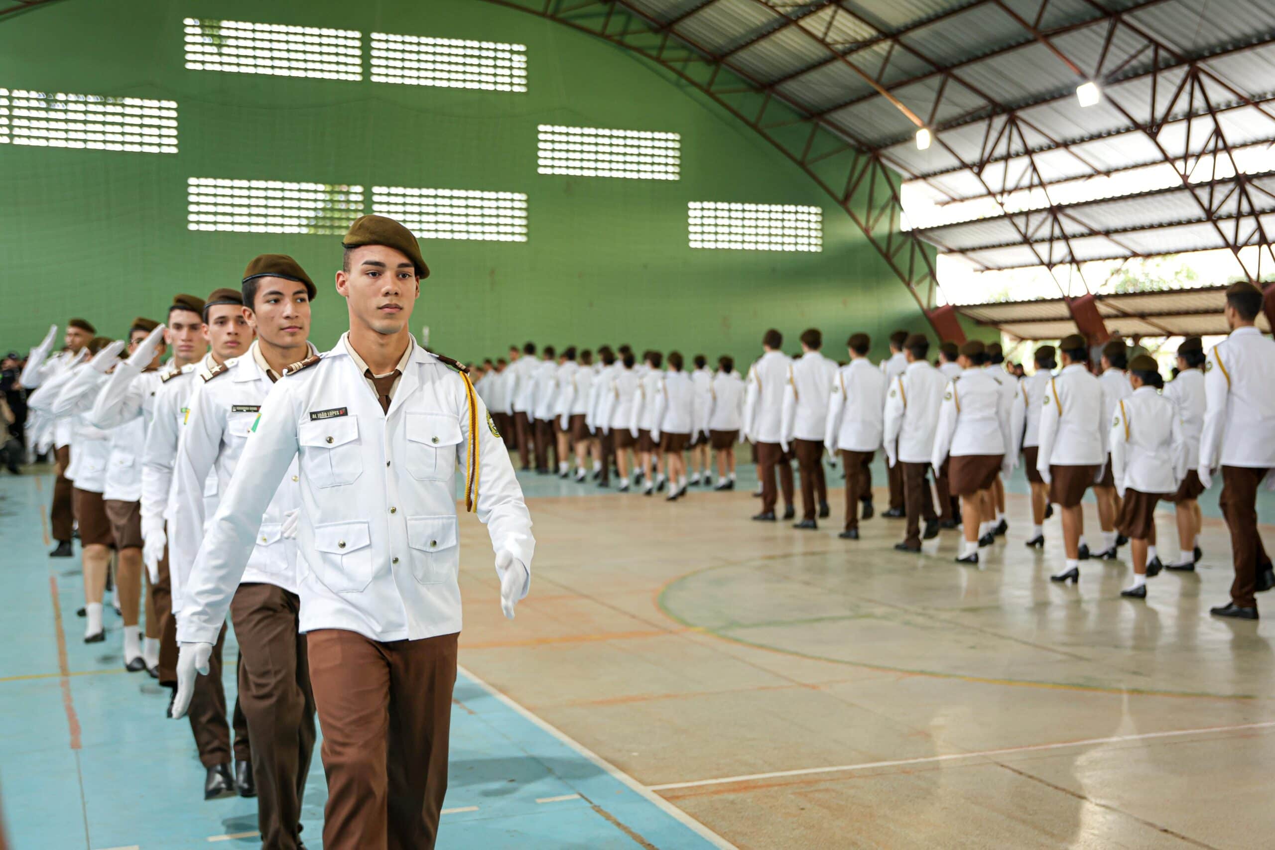 PM investe em tablets e tecnologia para colégio militar