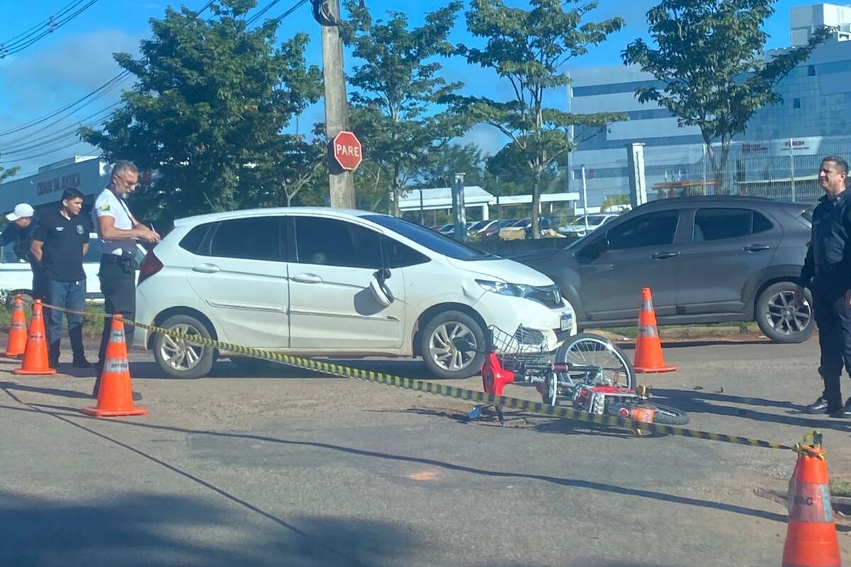 TRÂNSITO: colisão entre carro e bicicleta é registrada em Rio Branco