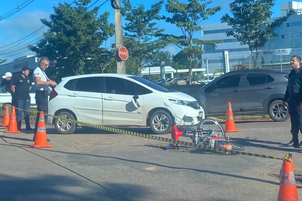 TRÂNSITO: colisão entre carro e bicicleta é registrada em Rio Branco