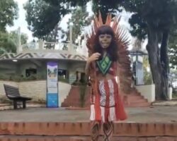 ContilNet Notícias - O seu portal de notícias do Acre Criança Huni Kuin emociona ao falar sobre ancestralidade