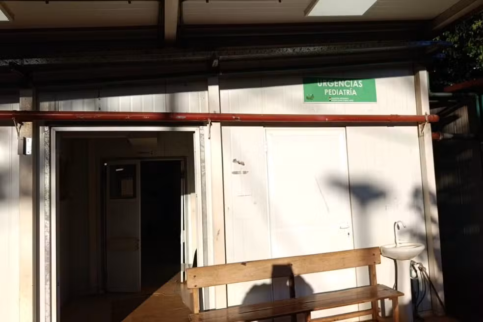 Criança de um ano morre no dia do aniversário após ataque de galo