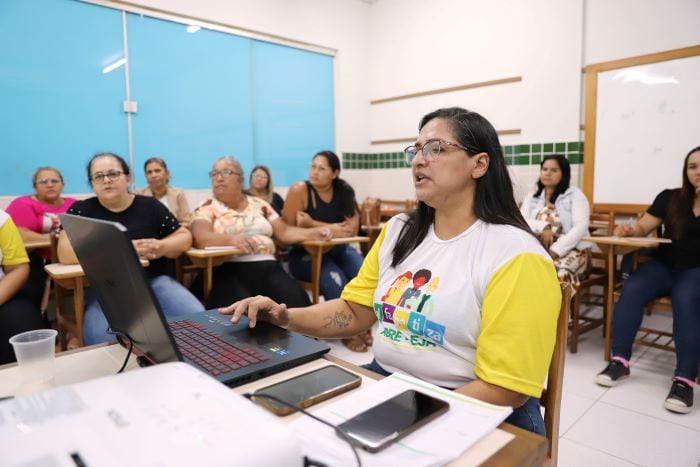 Encceja 2026: Prazo para pedir isenção de taxa termina nesta sexta-feira