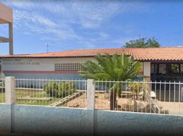 Professor é afastado após ficar nu dentro de sala de aula