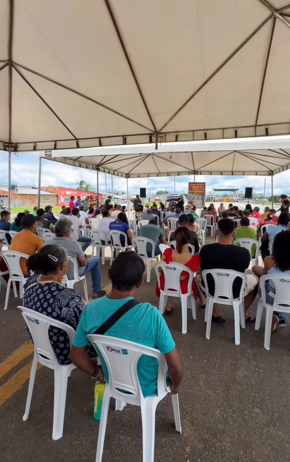Comunidades ribeirinhas e indígenas de Feijó recebem 25 embarcações