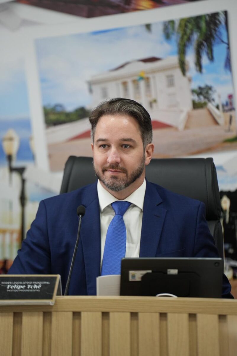 Selo Azul é distribuído gratuitamente na RBTRANS, garante Felipe Tchê