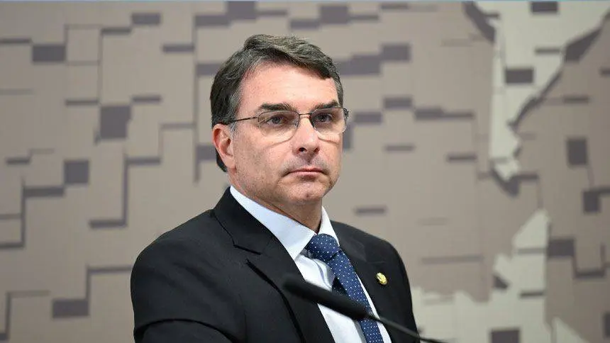 Flávio Bolsonaro cobra R$134 milhões de Vorcaro para documentário