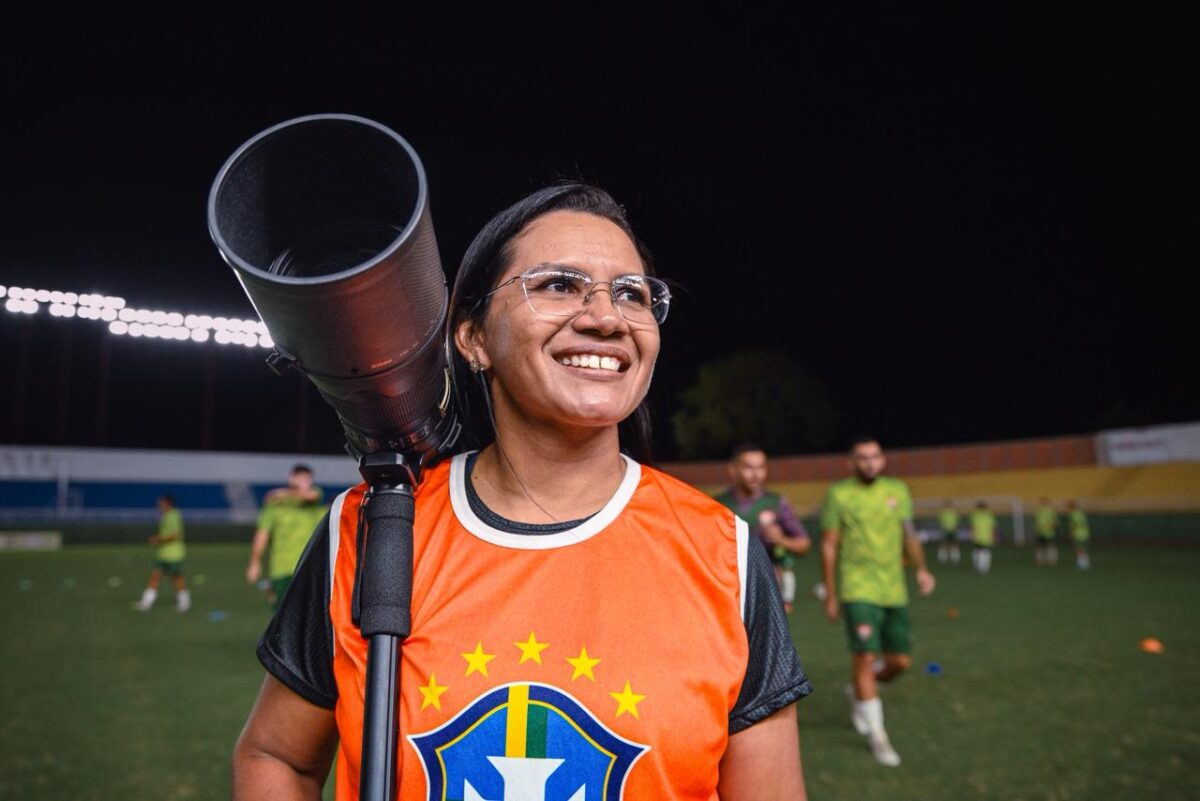 Sueli se tornou referência na cobertura de jogos de futebol no estado. Foto: Clemerson Ribeiro