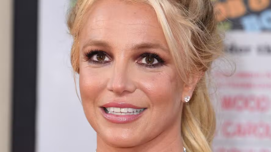 Britney Spears iniciou uma nova jornada em busca de bem-estar. Neste domingo (12/04), veio a público a decisão da cantora de se internar em uma clínica de reabilitação nos EUA por um período inicial de 30 dias.