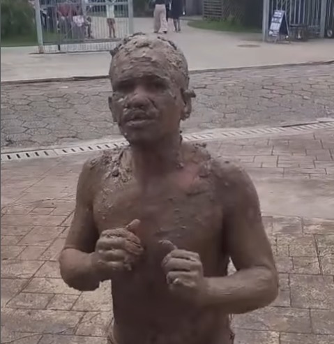 “Homem de areia” viraliza ao dançar hits dos anos 90 no centro de Rio Branco