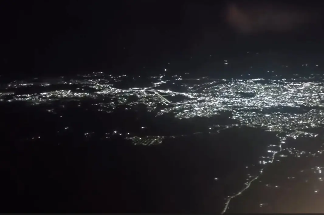 Capital da Luz! Bocalom faz voo noturno e celebra cidade iluminada com LED