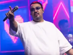 Belo causa polêmica em show ao exibir vídeo com a ex Viviane Araújo