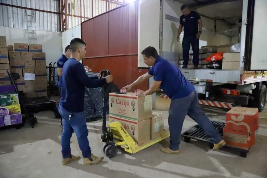 Governo reforça alimentação escolar no Jordão com envio de carga de 1.300 kg