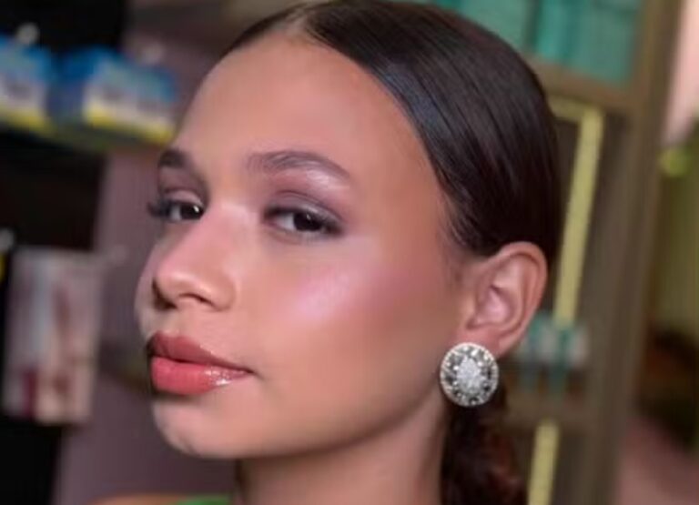 Um acidente de trânsito registrado na noite de sábado (18) deixou dois jovens gravemente feridos em Rio Branco.