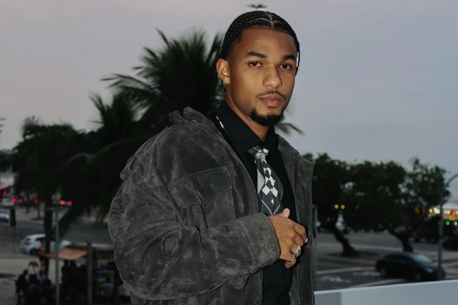 O ator Juan Paiva não para. Após brilhar em Dona de Mim até o início deste ano, ele aproveitou um intervalo de um mês para "reciclar" a mente e tomar decisões cruciais para sua vida pessoal e profissional. Em entrevista exclusiva ao portal Metrópoles, Juan destacou que o descanso é parte vital do seu processo criativo.