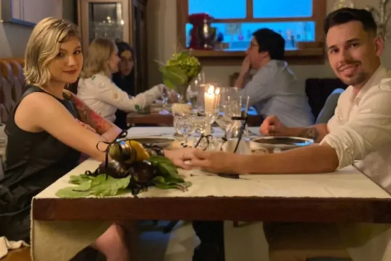 Três meses após a despedida de Isabel Veloso, seu viúvo, Lucas Borbas, decidiu abrir o coração sobre o novo momento de sua vida pessoal. Nesta quinta-feira (16/04), o influenciador respondeu aos seguidores que o questionaram sobre o curto intervalo entre a perda e o início de um novo romance, afirmando que o processo de luto começou muito antes do óbito.