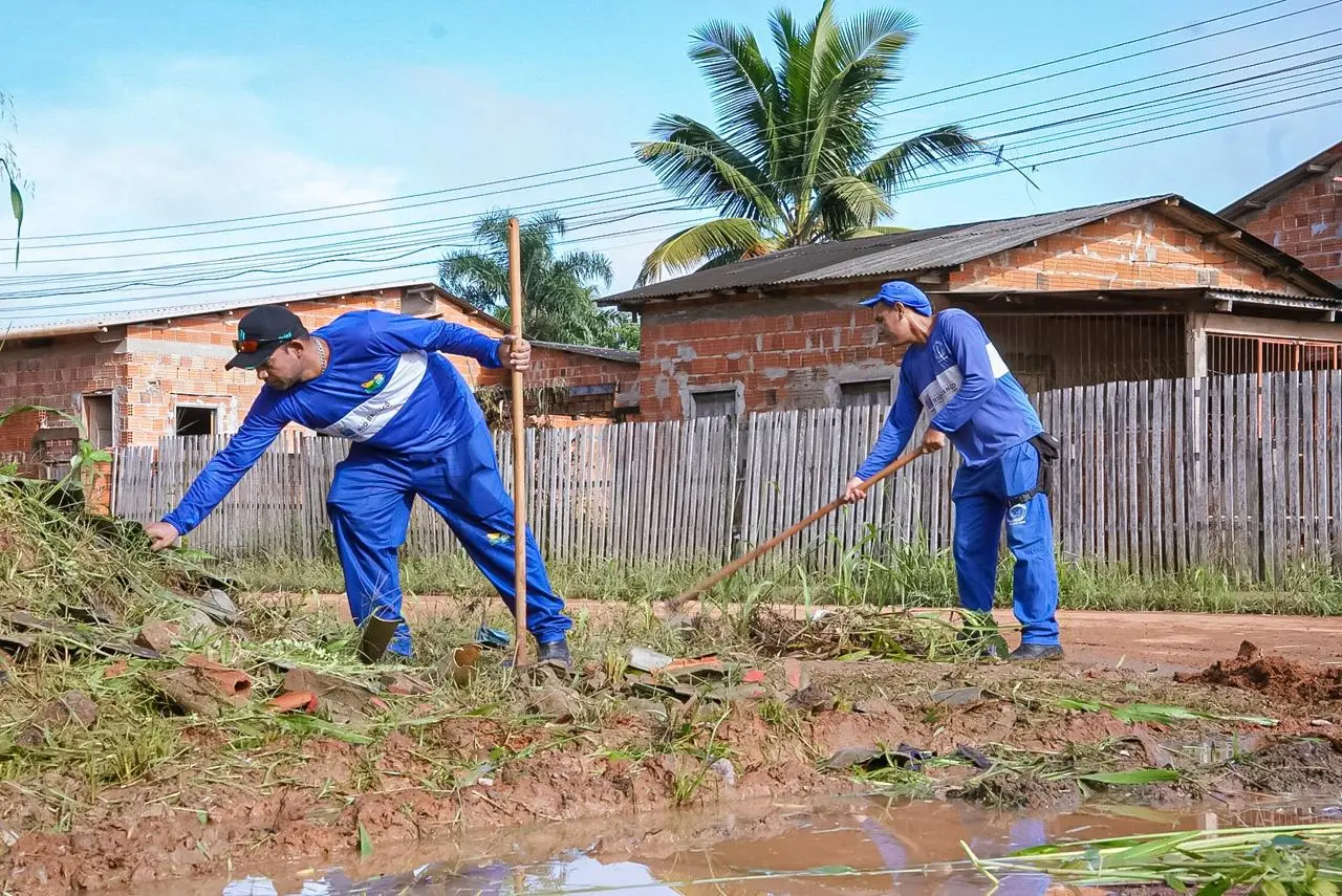 Prefeitura retira 100 toneladas de lixo na Baixada da Sobral em duas semanas