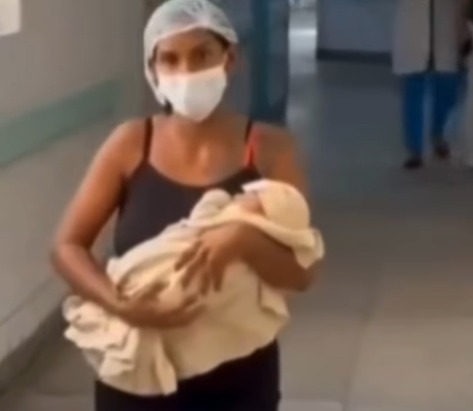 Mãe deixa maternidade de joelhos após alta do filho e emociona