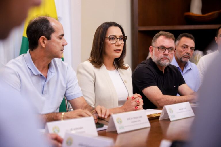 Após assumir governo, Mailza reúne pela 1ª vez todos os prefeitos