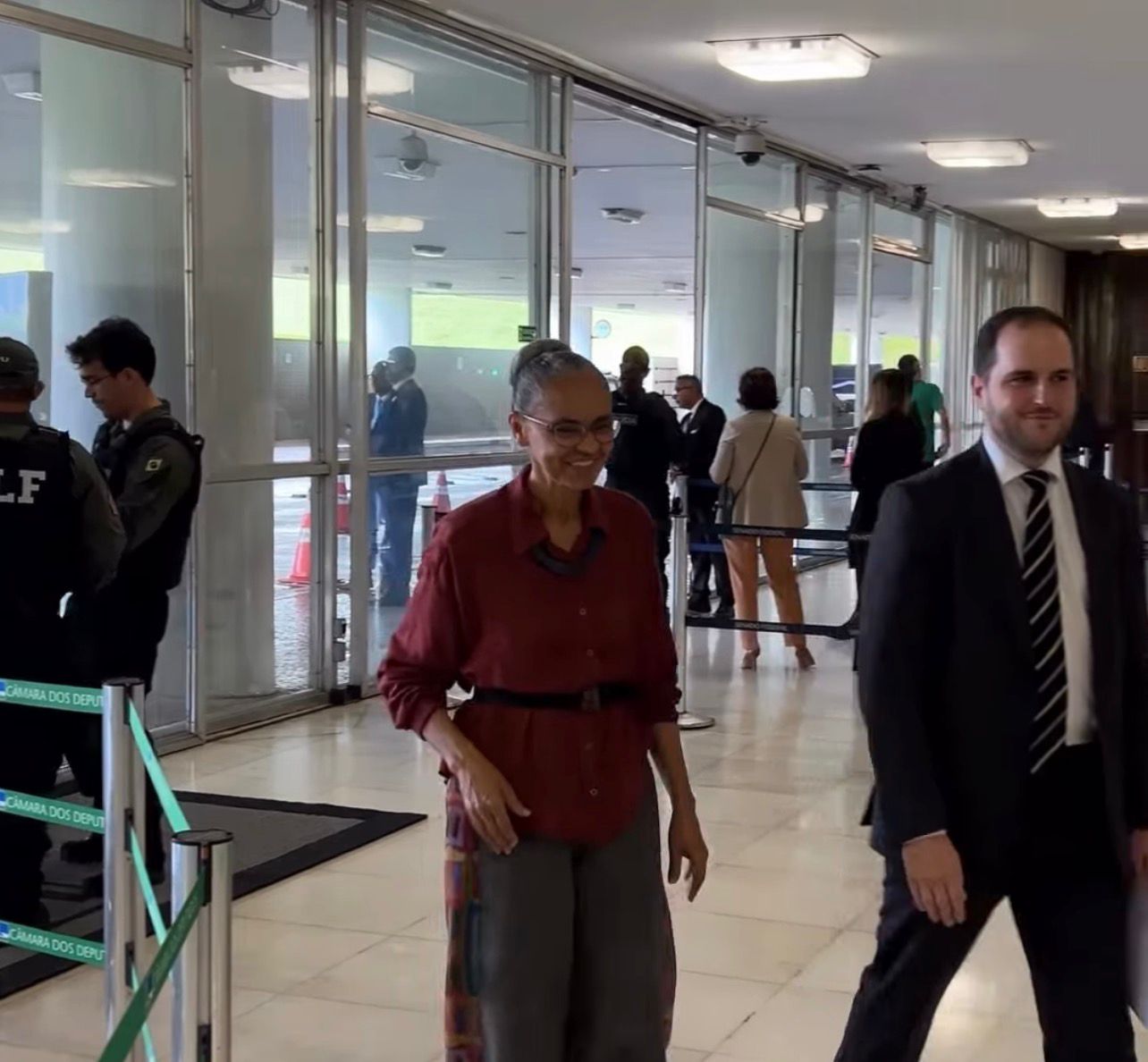 Após deixar ministério, Marina volta ao mandato de deputada federal Após deixar ministério, Marina volta ao mandato de deputada federal