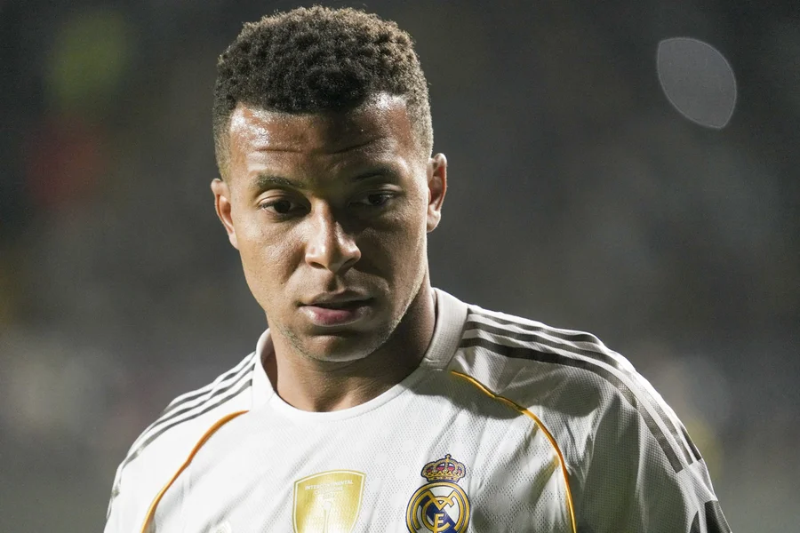 Real Madrid confirmoun lesão de Mbappé; craque pode não jogar