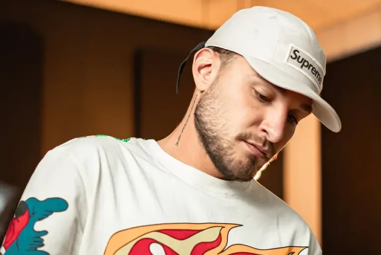 A maré de azar continua perseguindo o cantor MC Gui. Após o susto do incêndio que consumiu a residência de seus pais em São Paulo no início desta semana, o funkeiro usou suas redes sociais nesta sexta-feira (17/04) para relatar um acidente de moto elétrica ocorrido ontem (16/04).