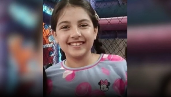 Menina morre após cabelo ficar preso em ralo de piscina