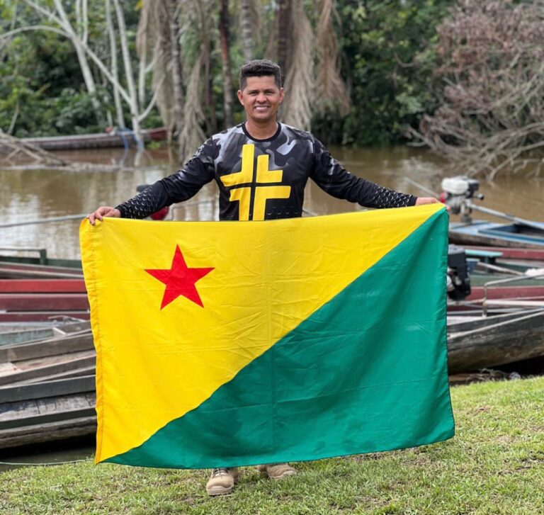 Conheça a história de Gean Mota e sua missão pelos rios de Sena Madureira