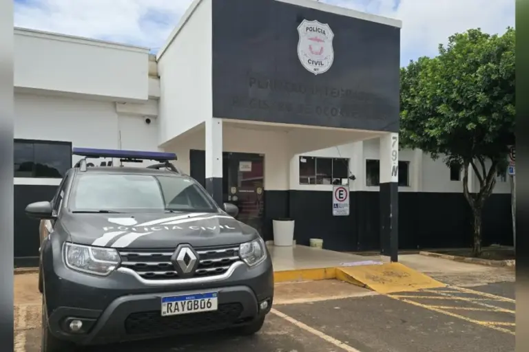 Homem espanca mulher e faz filho dela refém