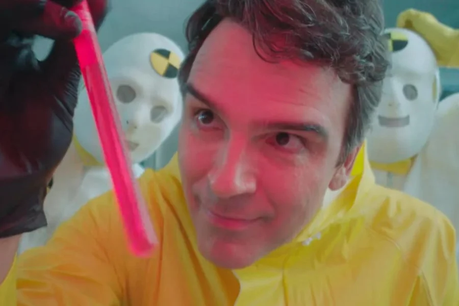 O BBB 26 caminha para sua última semana sob uma nuvem de controvérsias. O reality, que termina na próxima quarta-feira (21/04), é acusado pelos telespectadores de "propaganda enganosa" após o cancelamento silencioso do Laboratório, uma dinâmica anunciada com pompa antes da estreia que permitiria ao público substituir jogadores da casa principal.