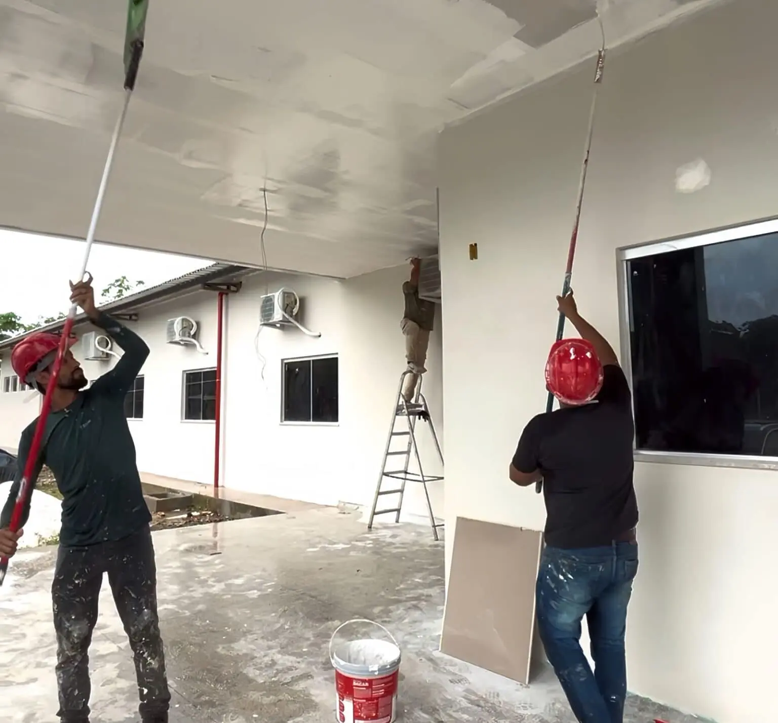 Secretários acompanham fase final de obras no Hospital Geral de Feijó