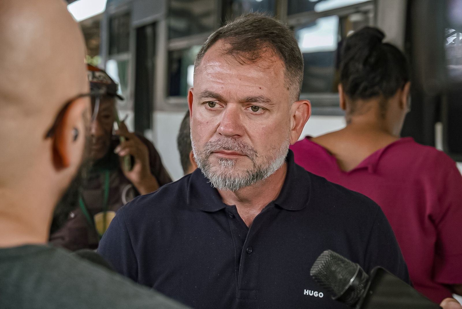 Alysson acompanha retomada dos ônibus no terminal: "Não merecem"