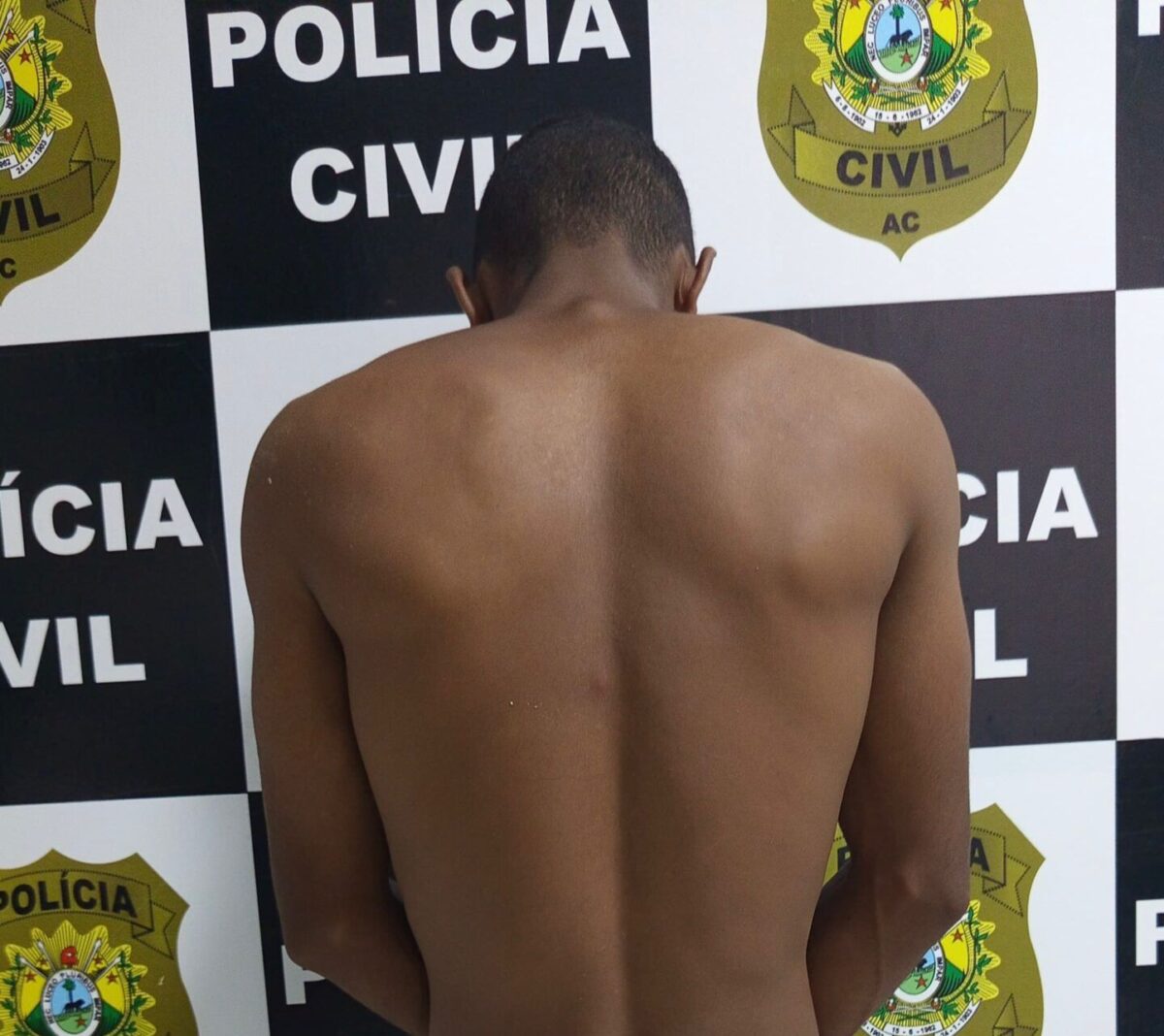 Padrasto é preso por agredir criança de 4 anos com pedaço de madeira