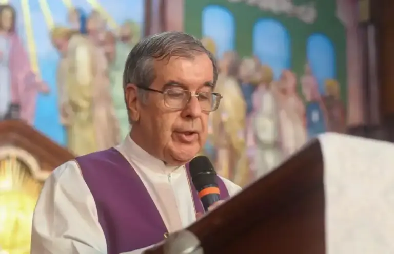 Padre morre no domingo de Páscoa após passar mal antes de celebração