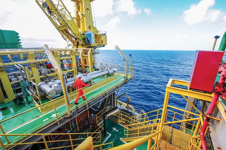 Brasil bate recorde de exportação de petróleo para a China em meio à crise no Oriente Médio