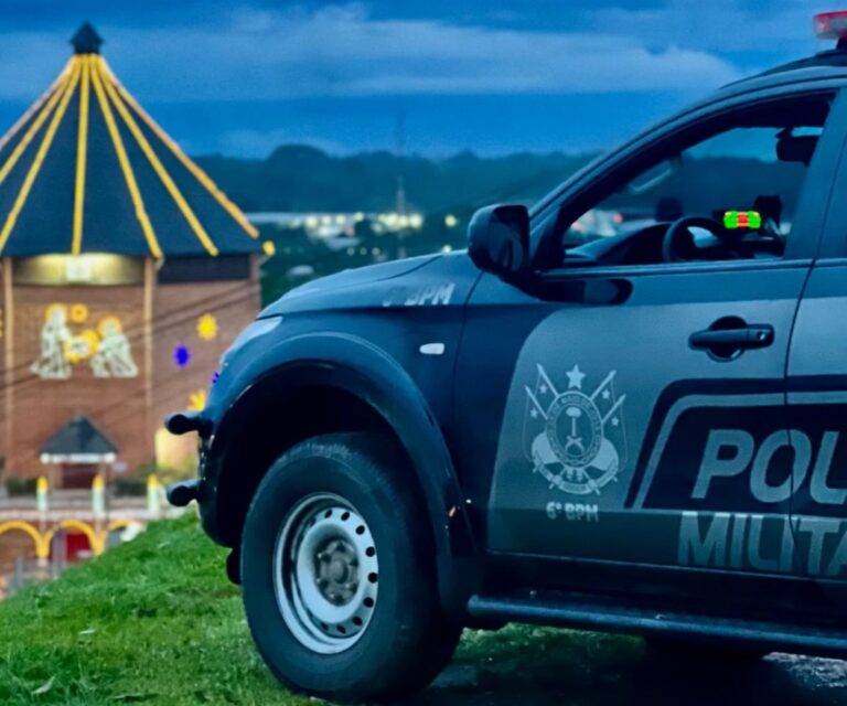 Homem é preso após tentar fugir e ameaçar policiais em Cruzeiro do Sul