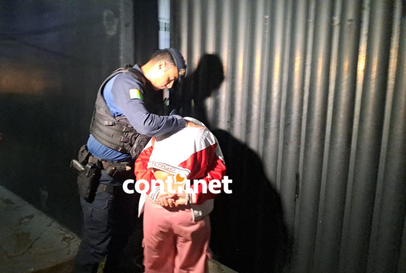 Mulher é presa com revólver carregado no Segundo Distrito de Rio Branco Mulher é presa com revólver carregado no Segundo Distrito de Rio Branco