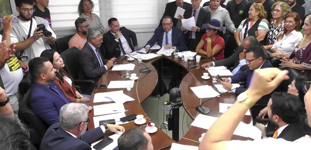 Proposta que reajusta auxílio de servidores passa pelas comissões da Aleac