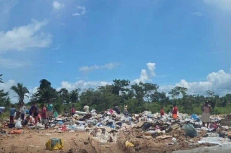 Famílias indígenas estariam frequentando o lixão da cidade em busca de comida e materiais reutilizáveis