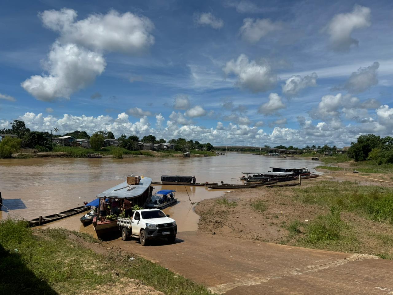 Rio recua após atingir cota de alerta e alivia Sena Madureira