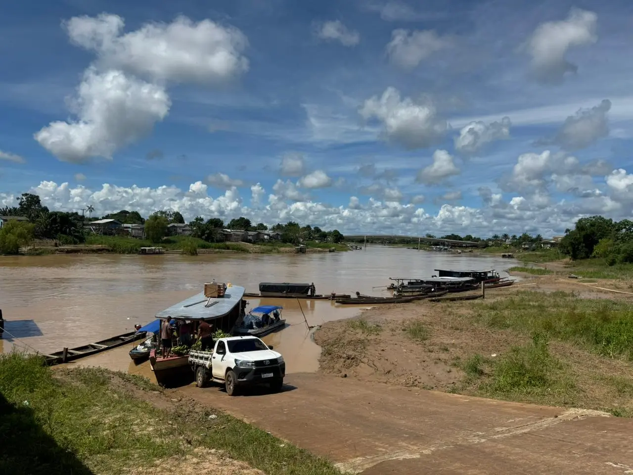 Rio recua após atingir cota de alerta e alivia Sena Madureira