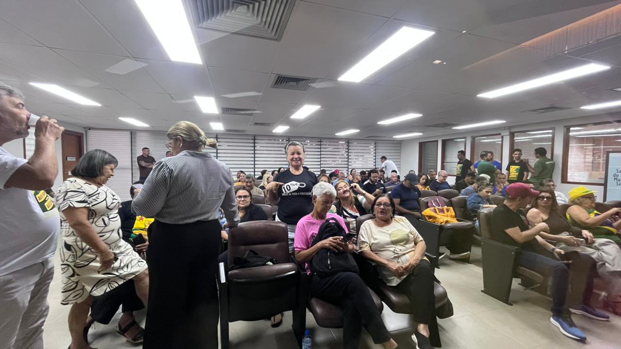 Servidores públicos estaduais seguem mobilizados nesta quarta-feira (1), na Aleac